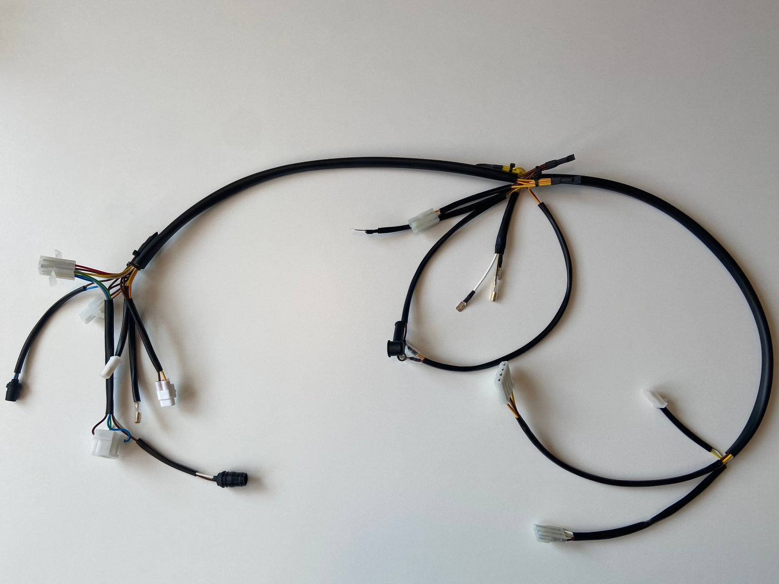 Handgefertigte Kabelbäume für Motorräder von Crimpwork nach Maß