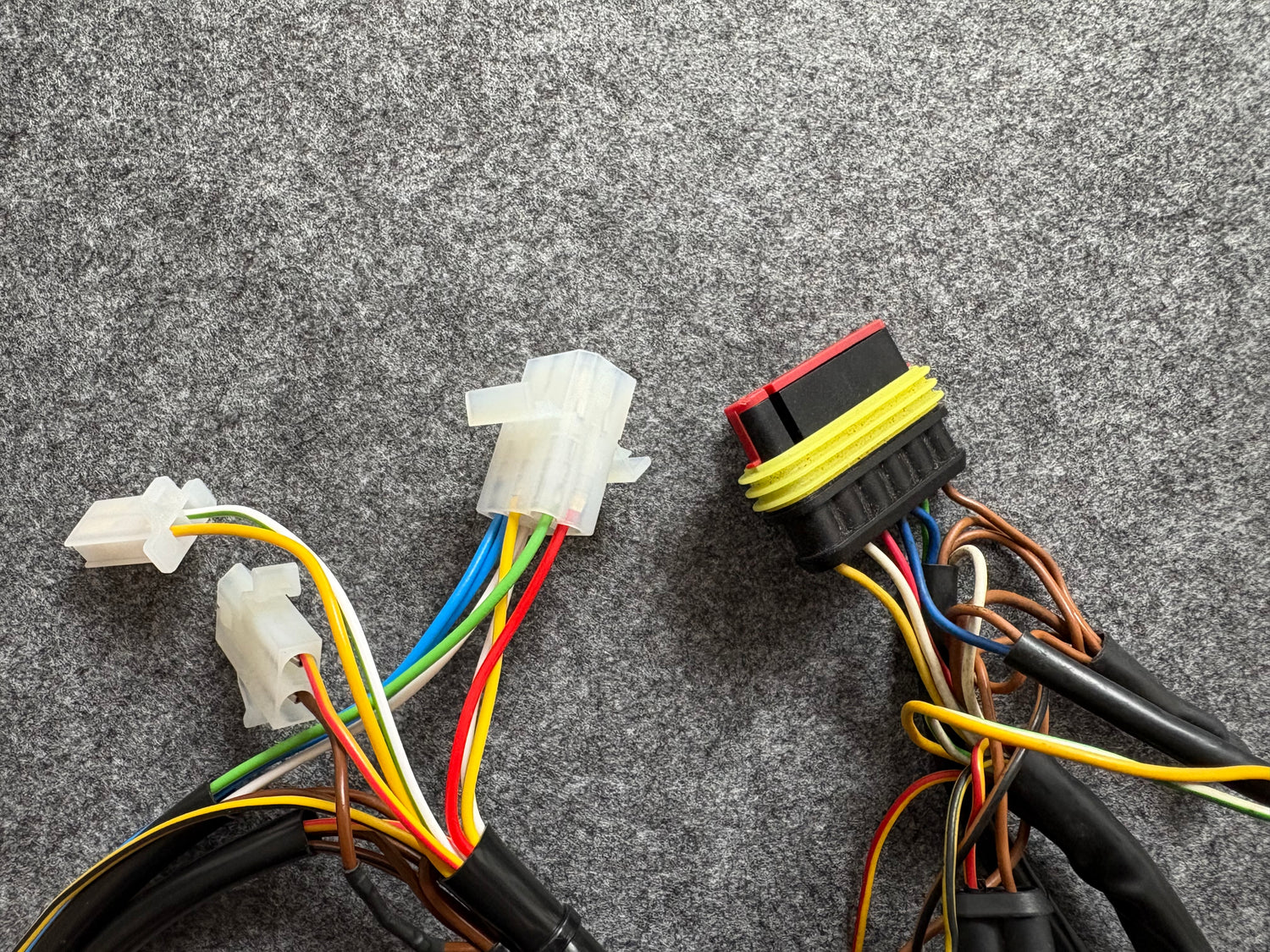 Der Besteckerungsservice von Crimpwork findet die passenden Stecker für Ihren Kabelbaum