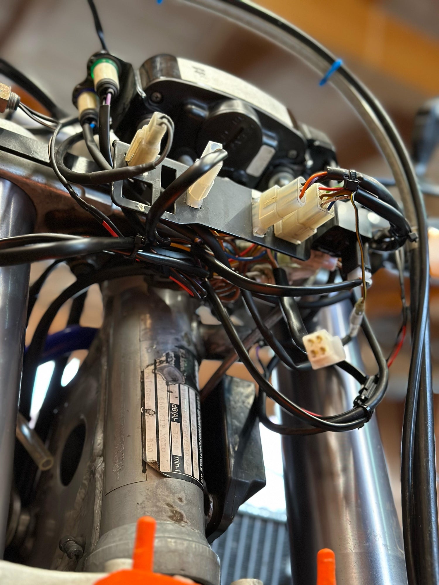 Handgefertigte Kabelbäume für Motorräder und andere Fahrzeuge nach Maß von Crimpwork